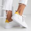 Weiße Damen-Sneaker mit gelben Schlangenhaut-Einsätzen Lotine - Footwear