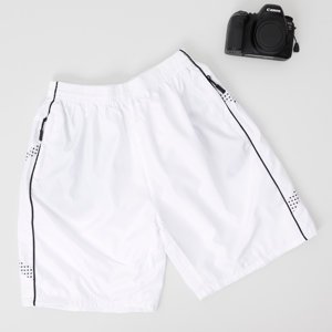 Weiße Herren-Shorts mit schwarzen Details - Kleidung