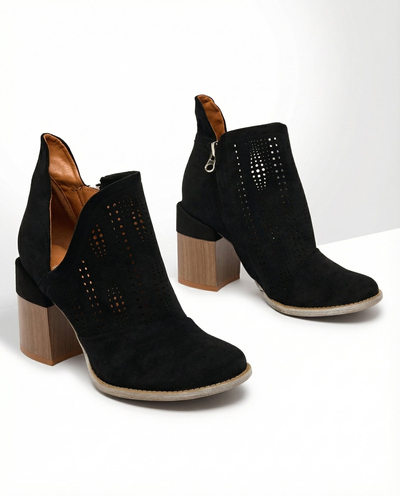 Royalfashion Durchbrochene Pfostenstiefel in schwarz Revivela