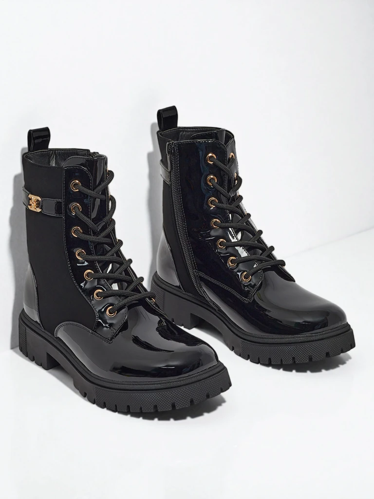 Geschnürte Stiefeletten aus mattem und lackiertem Öko-Leder Alvinea