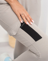 Hellgrau || taubengrau