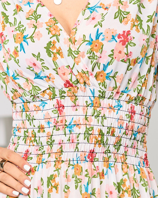 Weißes Kleid mit Trägern in Blumenmuster - Bekleidung