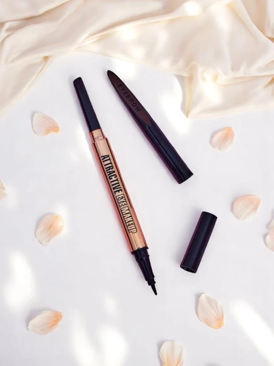 Augenbrauenstift und Eyeliner in einem Blond