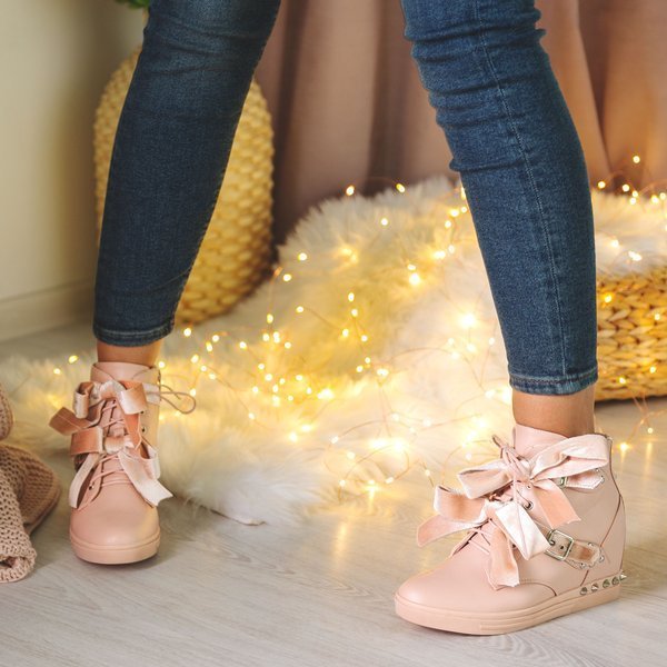 Pink Levi Sneakers mit Nieten - Schuhe