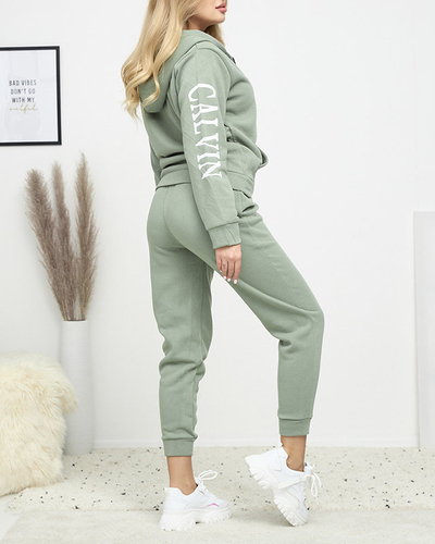 Grünes isoliertes Damen-Sweatshirt-Set mit Schriftzug auf den Ärmeln - Kleidung