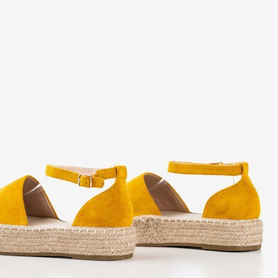 Frauen-Senf-Espadrilles auf der Maritel-Plattform - Schuhe