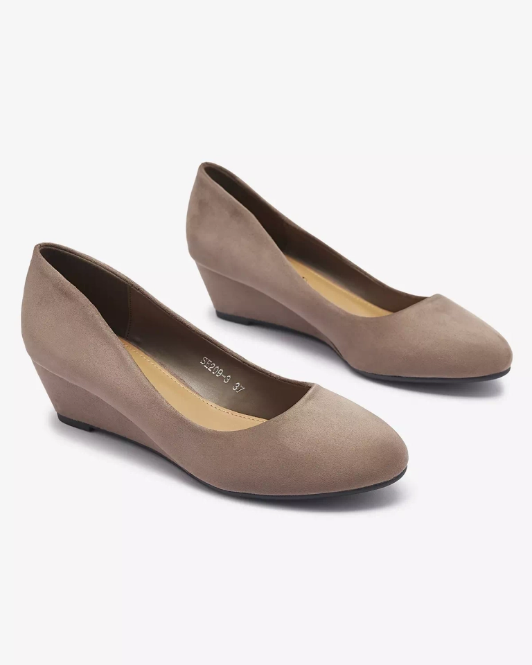 Klassische Damenpumps aus Öko-Wildleder in der Farbe Khaki Jiwita - Footwear