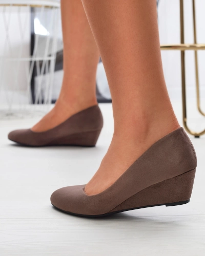 Klassische Damenpumps aus Öko-Wildleder in der Farbe Khaki Jiwita - Footwear