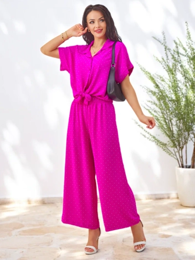 Royalfashion Damen-Set mit einem gebundenen Kurzarmhemd und flared Hosen mit Strasssteinen