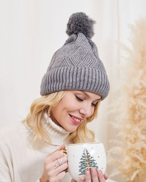 Isolierte Damenmütze mit Bommel in ecru - Accessoires