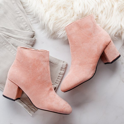 Rosa Stiefel an einem höheren Milagros-Pfosten - Schuhe 1