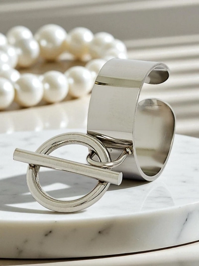 Dolce Vita Armreif-Armband mit dekorativen Charms