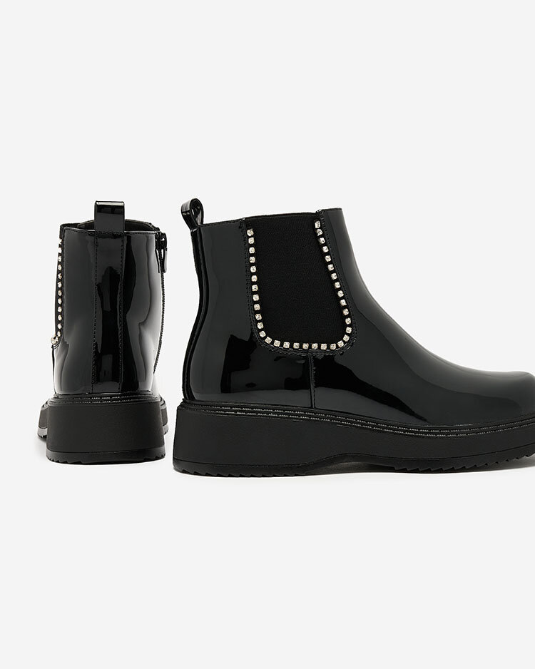 Royalfashion Schwarze Damenstiefel mit flachem Absatz und Zirkonen Winuma