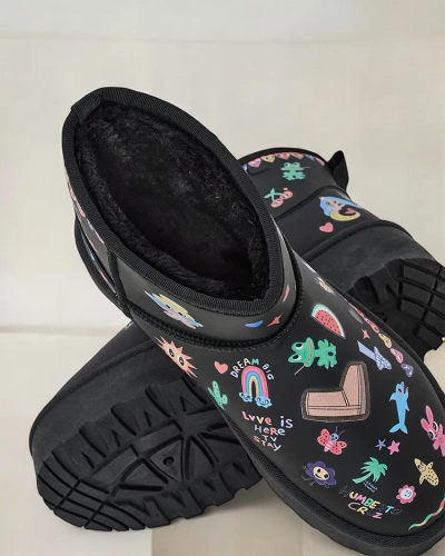 Royalfashion Kurze Schneestiefel im Stil für Frauen mit Hanaga-Aufklebern