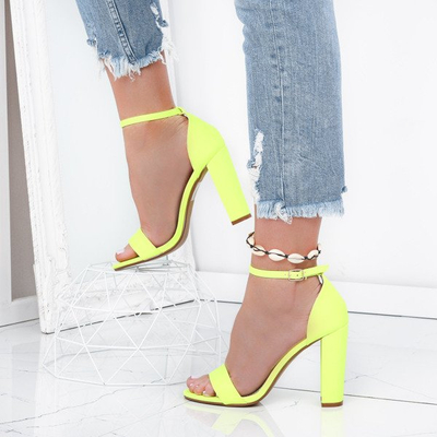Żółte neonowe sandałki na wyższym słupku Noemi - Obuwie