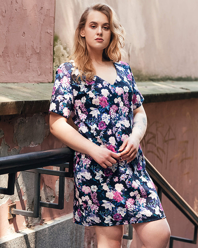Темно-синє жіноче плаття з квітами з кишенями PLUS SIZE - Одяг