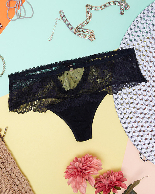 Мереживні жіночі трусики стрінги чорного кольору. РОЗМІР PLUS - білизна