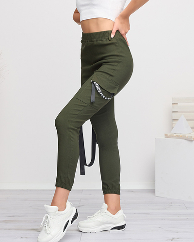 Dunkelgrüne Damen-Cargohose mit Gürtel - Kleidung