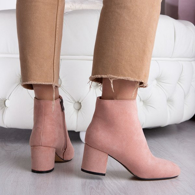 Rosa Stiefel an einem höheren Milagros-Pfosten - Schuhe 1