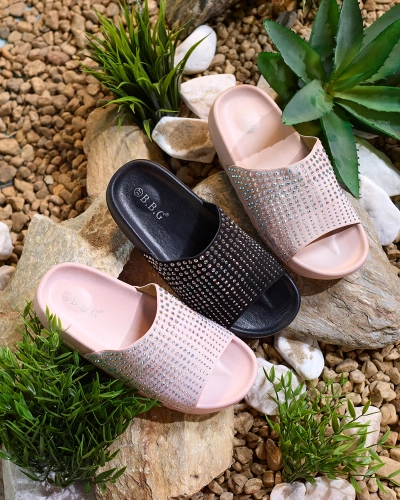 Royalfashion Світло-рожеві жіночі шльопанці з цирконами Lesixa