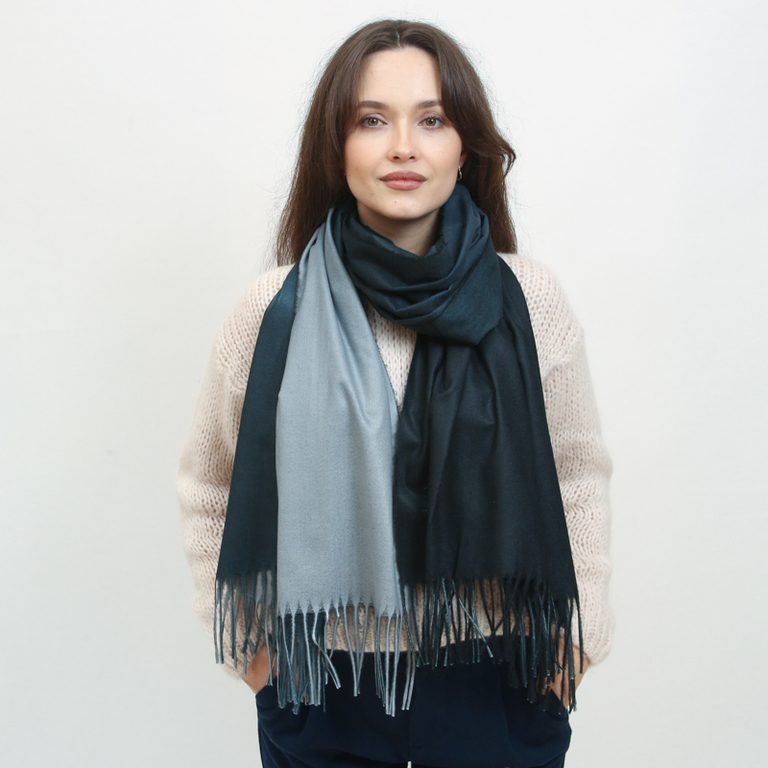 Marineblauer doppelseitiger Damenschal mit Quasten - Accessoires