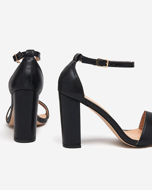 Чорні жіночі босоніжки на пості Ariassa - Взуття