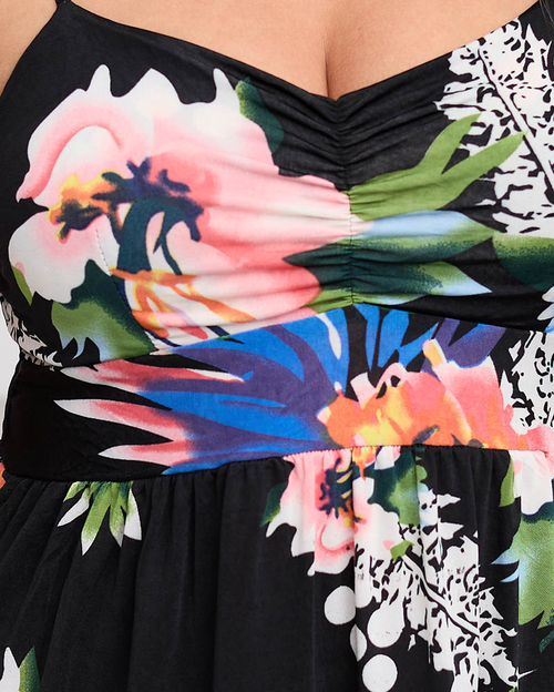 Чорна сукня довжиною до коліна