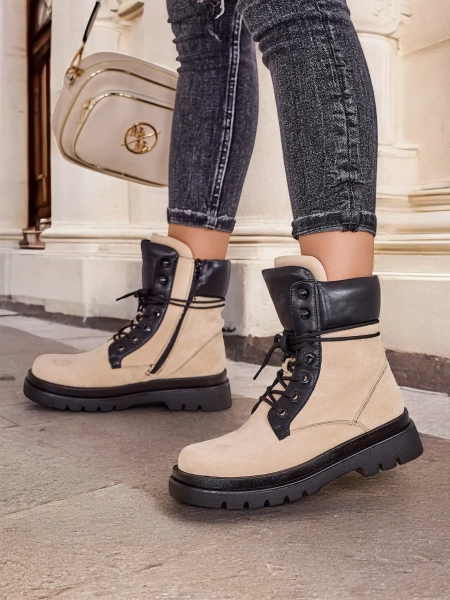 Жіночі чоботи Роялфешн Феринол Жіночі чоботи Роялфешн Ферінол є винятковим взуттям, що поєднує стиль і комфорт. Виготовлені з екологічної замші та наповнені ніжним хутром. Модель з шнурками та застібається на блискавку. Ž 87654321. <p>ЖІНОЧІ ЧОБОТИ ЧОНІ Ф