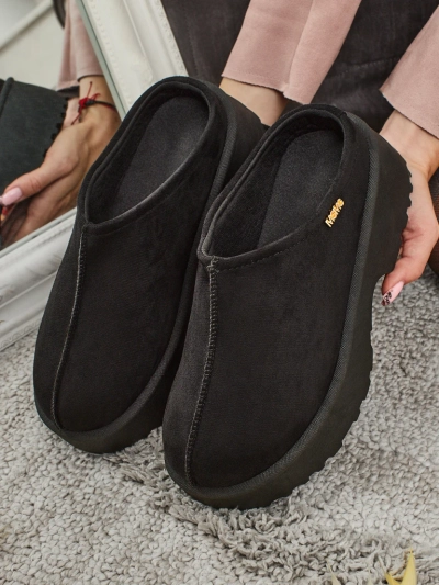 Kurze Damenstiefel im Schneestiefel-Stil mit Fell Calindra