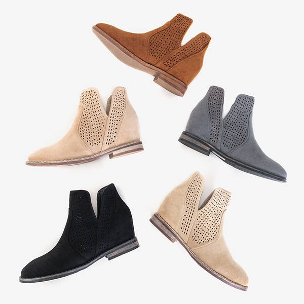 Braune Stiefel auf einem Indoor-Keil a'la Cowboystiefel Besiks- Footwear