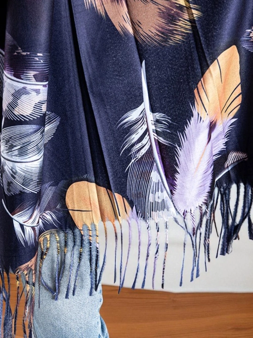 Темно-синій жіночий шарф з принтом