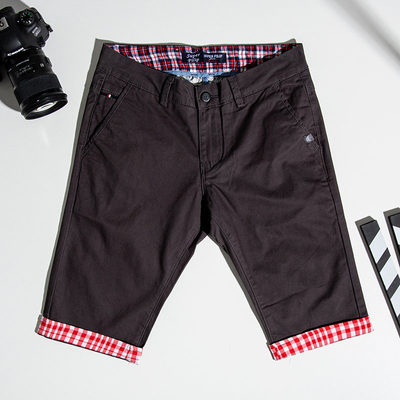 Dunkelgraue Herrenshorts mit roten Einsätzen - Kleidung