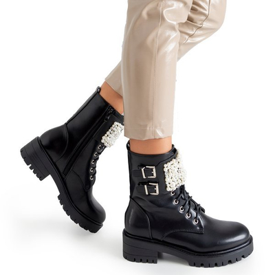 Schwarze Taschen mit Foga-Dekorationen - Schuhe