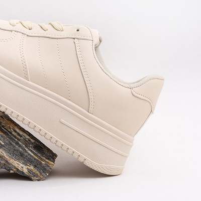 Бежеві жіночі кросівки на платформі Silvina