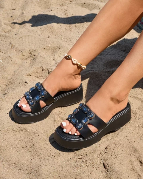 Royalfashion Schwarze Damen-Flip-Flops mit verzierter Sohle Norixi