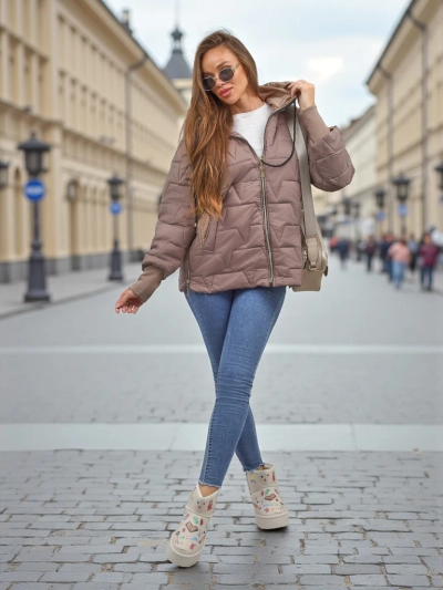 Gesteppte Damenjacke mit Kapuze und Bündchen an den Ärmeln Stone Hollow