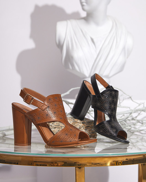 Коричневі ажурні босоніжки жіночі на пості в Маві. Взуття