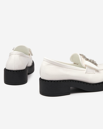 Lackschuhe mit weißer Schnalle. Fogim- Footwear