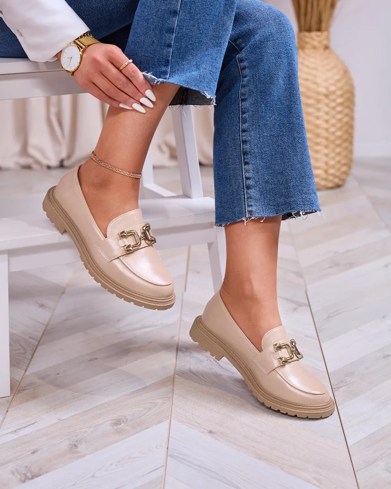 Royalfashion Hellbraune Damen Mokassins mit Goldverzierung Aderica