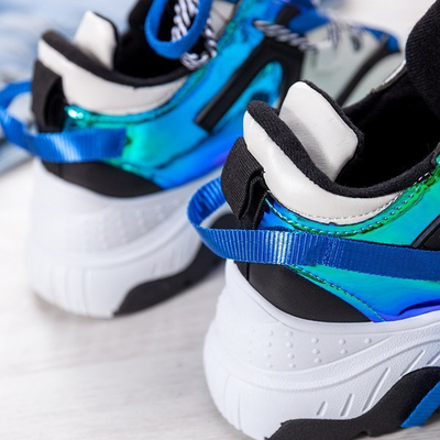 Hässliche Sportschuhe mit holographischen Einsätzen von Viridiana - Schuhe