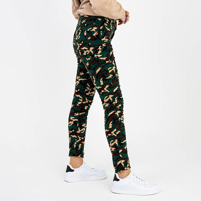 Gerade Camohose für Damen. Bekleidung