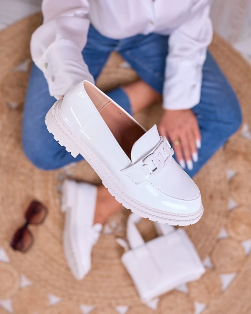 Royalfashion Білі лаковані мокасини для жінок Dafench