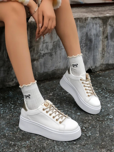 Royalfashion Damen sportliche Sneakers mit dekorativen Schnürsenkeln Eone