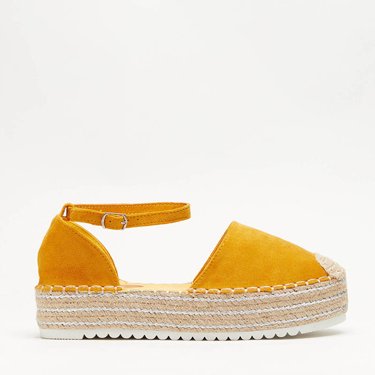 Gelbe Damensandalen a'la espadrilles auf der Indira-Plattform - Schuhe