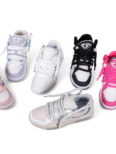 Royalfashion Damen Sport-Sneaker mit dekorativen Schnürsenkeln Clesiv