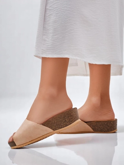 Royalfashion Damen Sandalen auf einem niedrigen Wedge Maderas