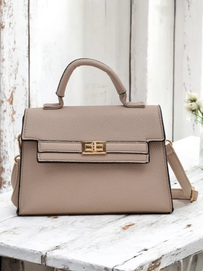 Royalfashion Elegante kleine Handtasche für Damen, Typ: Handtasche. Elegante, kleine Handtasche für Damen, ausgestattet mit einem magnetischen Verschluss. Sie verfügt über einen abnehmbaren, verstellbaren Riemen, der ein komfortables Tragen auf verschiede