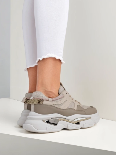Royalfashion Damensneaker mit einer dickeren Sohle Lesalli
