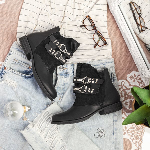 Schwarze Stiefeletten mit silbernen Halcyon-Schnallen - Schuhe