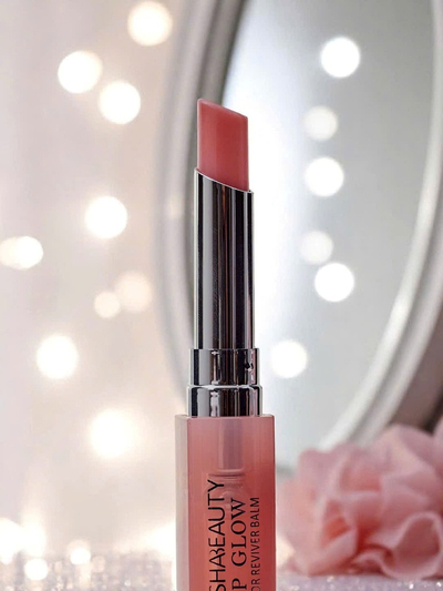 Feuchtigkeitsspendender Lippenstift-Balsam in der Farbe Powder Pink